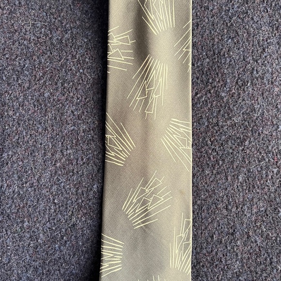 Giorgio Armani Silk Tie - Picture 2 of 7